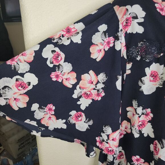 Lane Bryant Floral Flutter Sleeve Blouse Top Size 22 - Picture 3 of 7